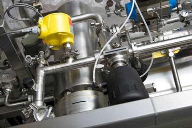 The FLT93C Flow Switch monitors the process cleaning solution’s minimum liquid flow rate to ensure it is maintained during the entire cleaning process runtime.