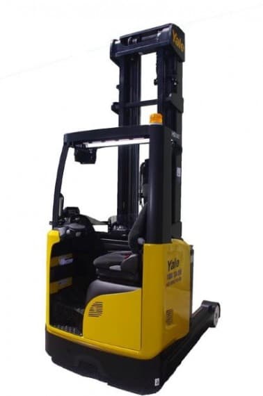 Komatsu MR series “Moving Mast” reach truck, includes seven models in capacities from 1,400 kg to 2,500 kg and lift heights up to 12,500 mm.