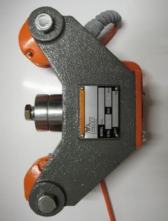 To prevent the dangerous and expensive practice of side-pulling, Liftco designed and patented the Side Pull Prevention Device, which works on the angle of the side pull of the rope.