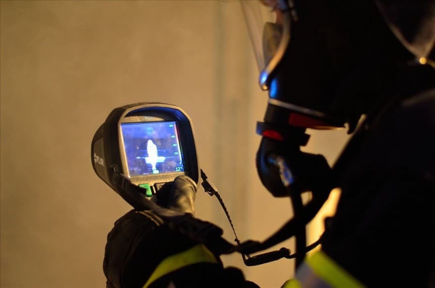 FLIR’S HOT NEW THERMAL IMAGING CAMERAS FOR FIREFIGHTING | Industry ...